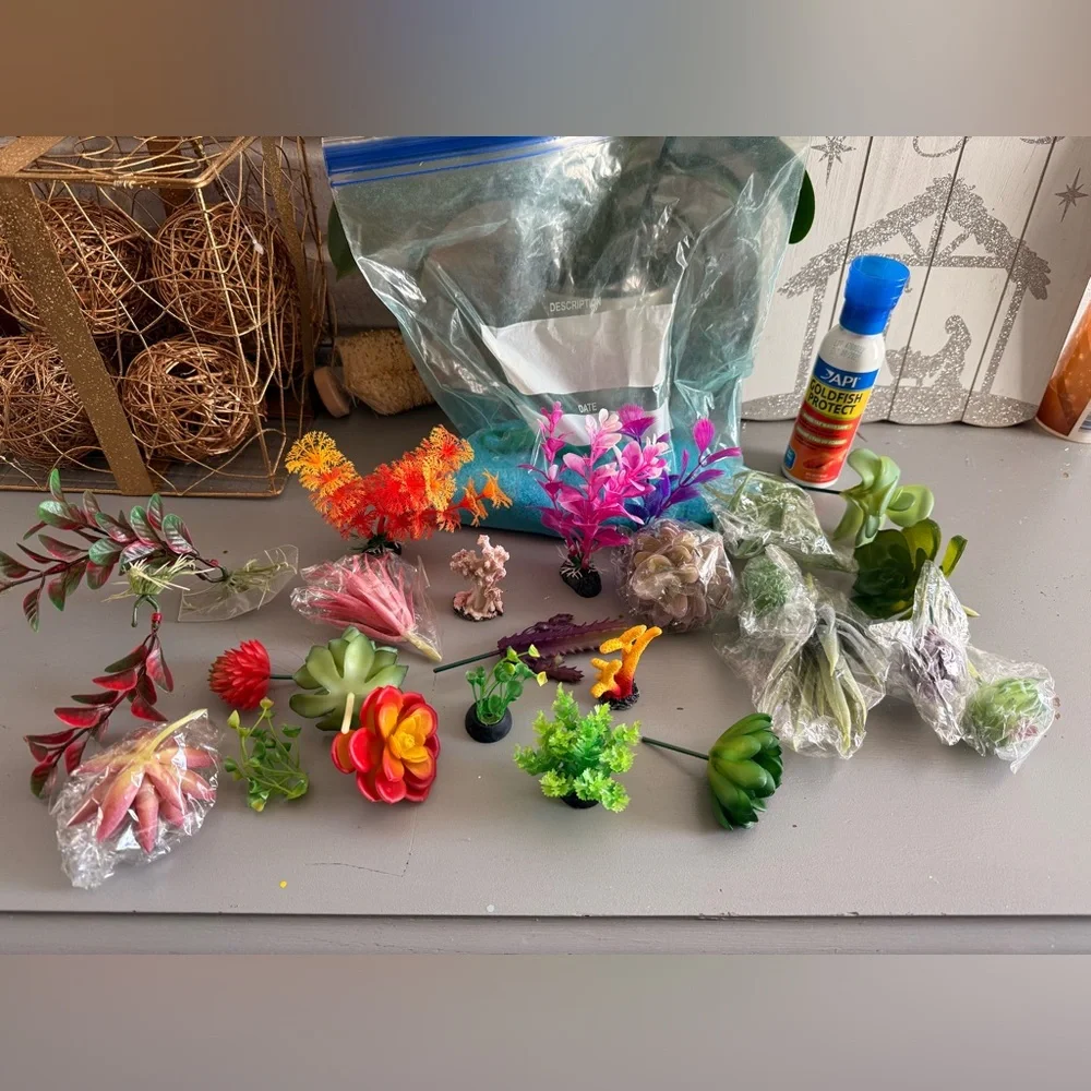 Aquarium Decoration Set – Plants, Gravel & Water Conditioner